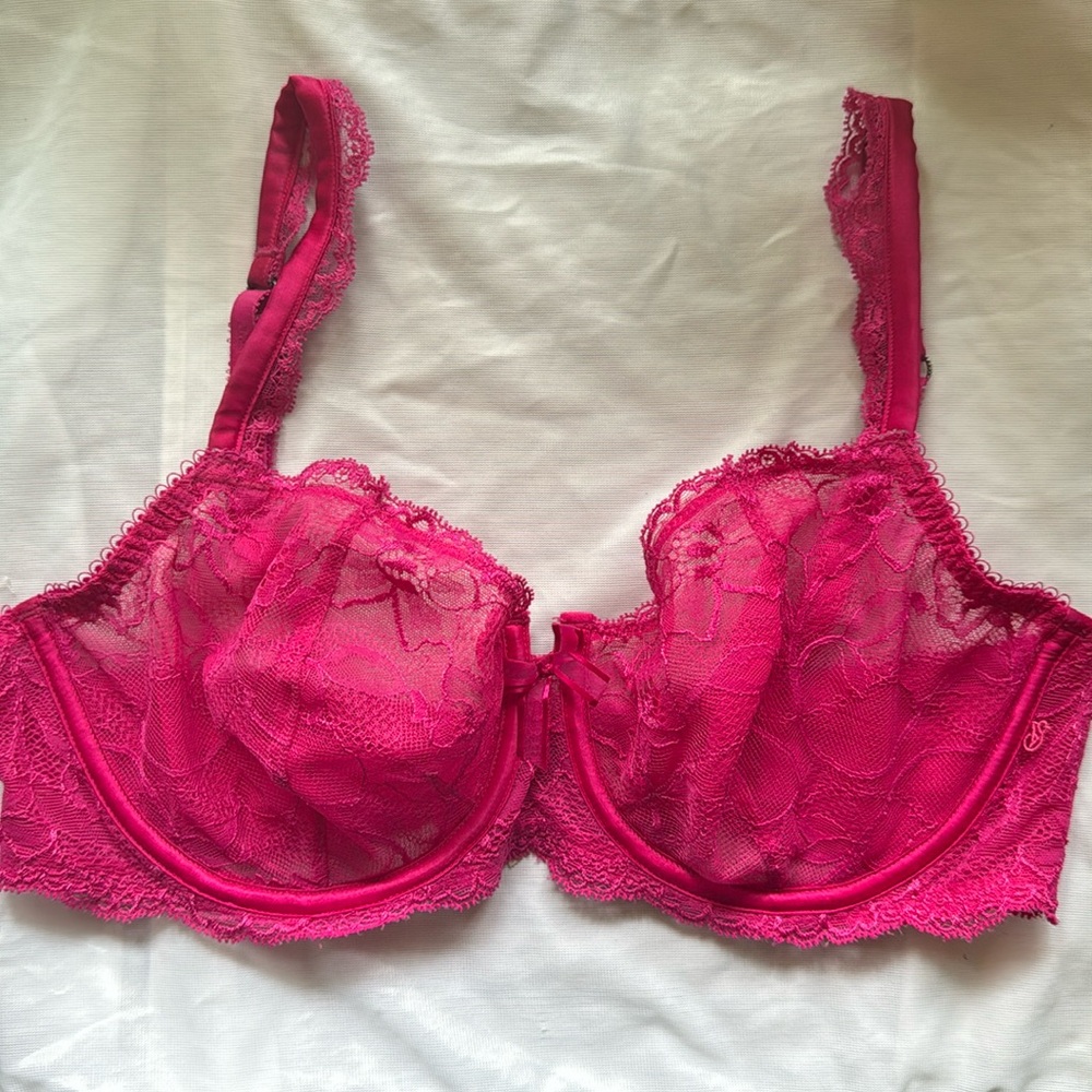Pink Lace Victoria’s Secret Bra